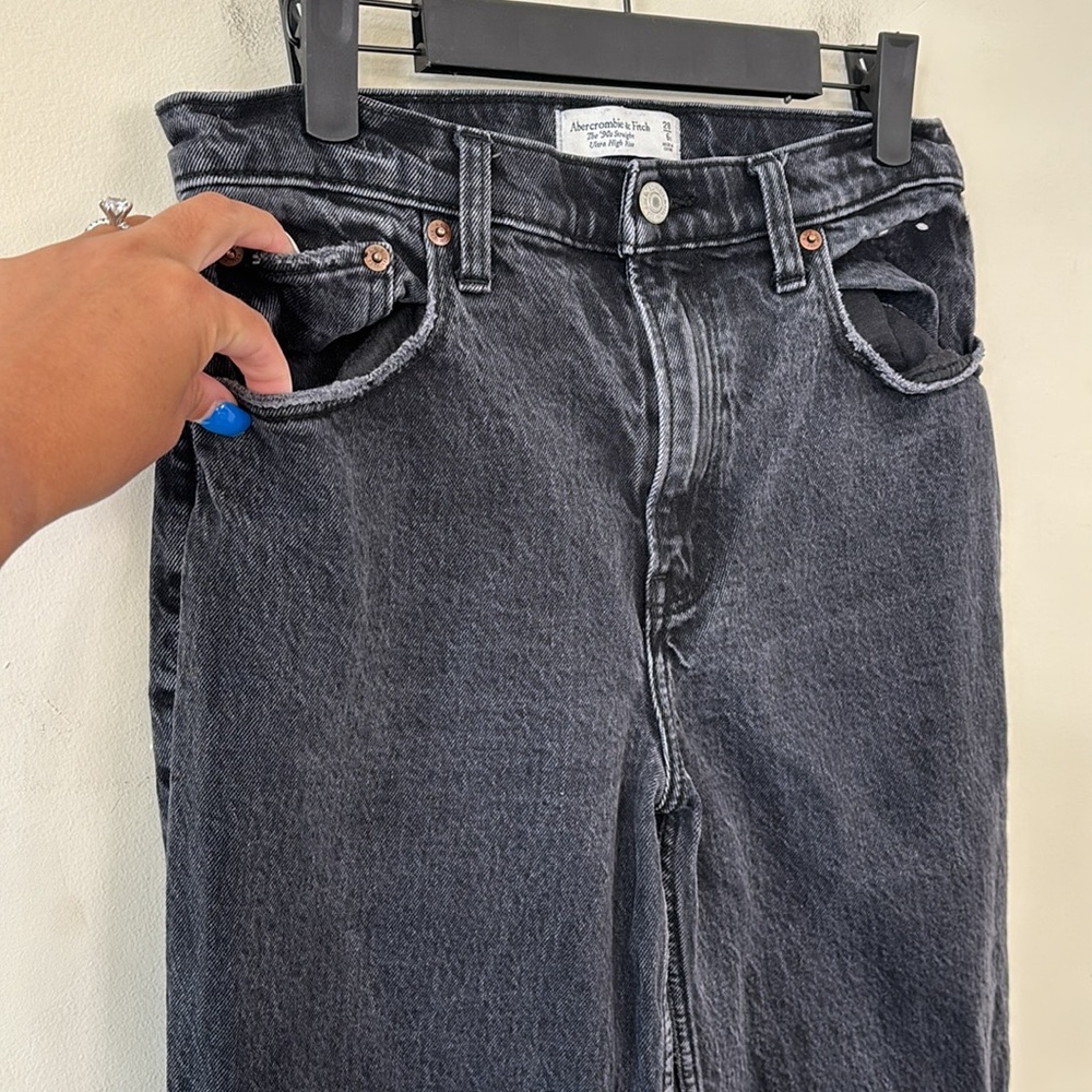 Abercrombie & Fitch The 90s Straight Ultra High Rise Black Wash Denim Jeans 28S - Picture 4 of 10